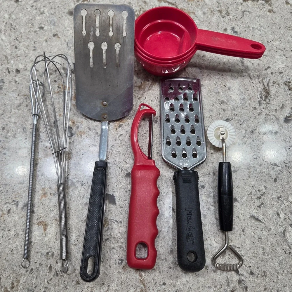 Mixed Kitchen Utensil Lot Ekco Spatula Farberware‎ Peeler Measuring Cups 9pc